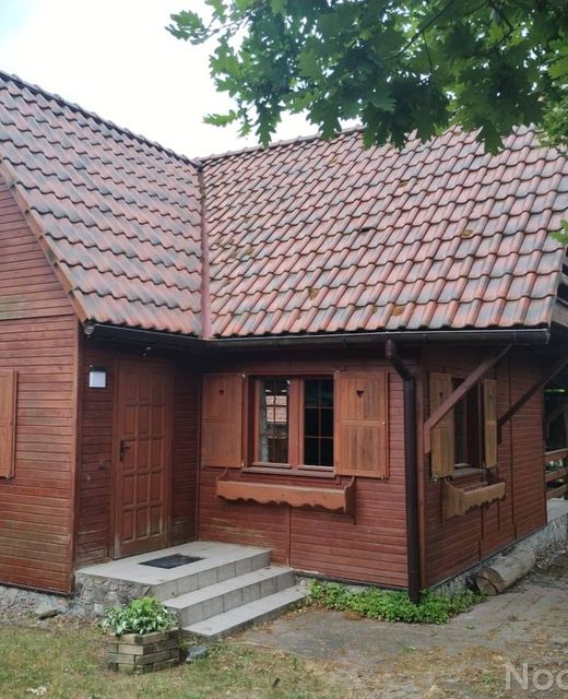Dom nad jeziorem Pile