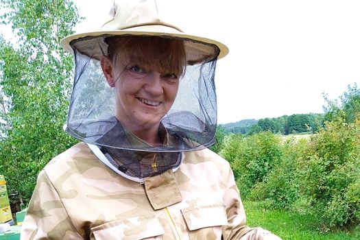 Katarzyna Maziec przez lata mieszkała w dużym mieście i robiła karierę w korporacji. Dziś nie wyobraża sobie życia bez swoich pszczół