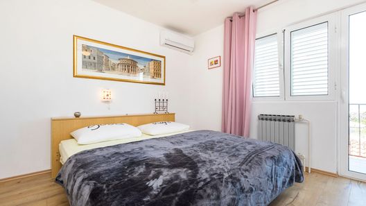 Apartmanok és Szobák Parkolóhellyel Mali Losinj, Losinj - 2495 Mali Lošinj (1)