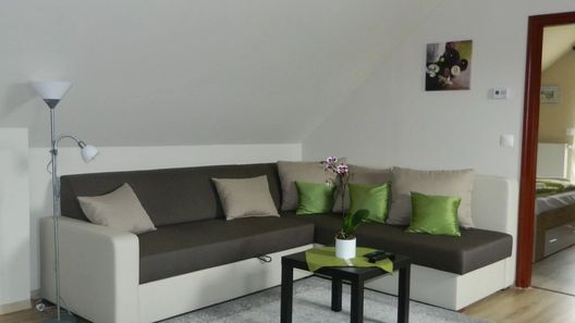 Antracit Apartman Eger (1)