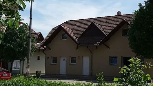 Pusztai Apartmanok Balatonszemes (1)