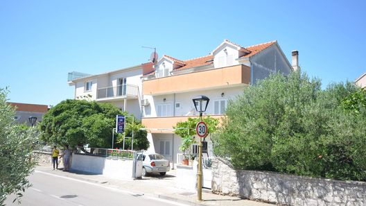 Apartments and Rooms Ive Vodice (1)