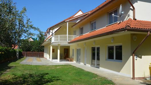 Villon Apartmanház Balatonlelle (1)