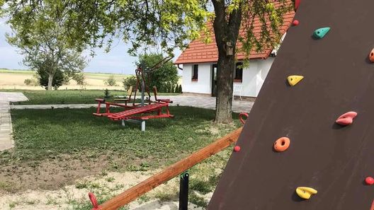 Turul Apartmanok Enying- Balatonbozsok (1)