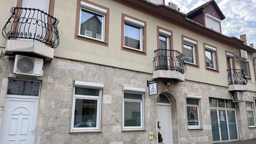 Pacsirta Apartmanház Eger (1)