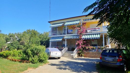 Apartments Nada-on quiet location in center of Starigrad Paklenica (1)