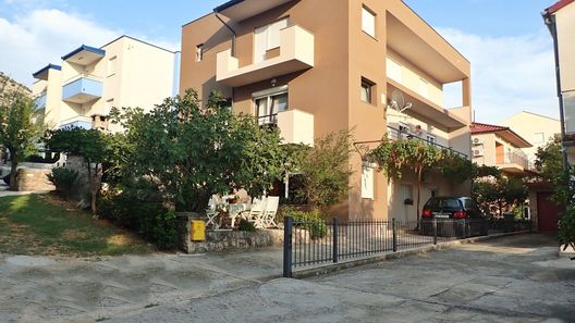 Apartments LUKA-close to the beach Starigrad Paklenica (1)