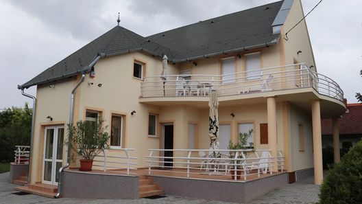 Erkel Panorama Apartman Vonyarcvashegy (1)