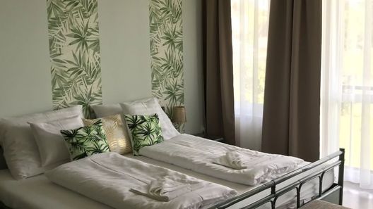 Platán Apartmanház Balatongyörök (1)