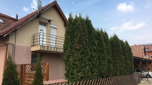 Tulipán Apartman Kápolnásnyék (1)