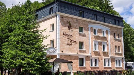 Honour and Grace Hotel Ostrov (1)