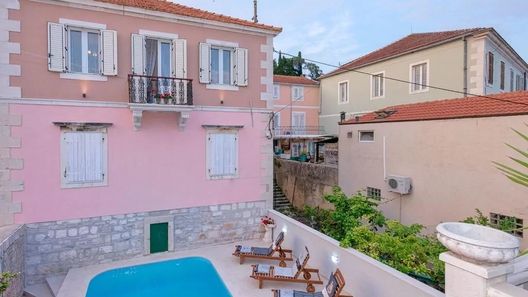 Apartmanok A Tenger Mellett Medencével Jelsa, Hvar - 2067 Jelsa (1)