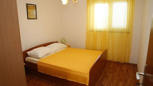 Apartmanok Parkolóhellyel Vodice - 16190 (1)