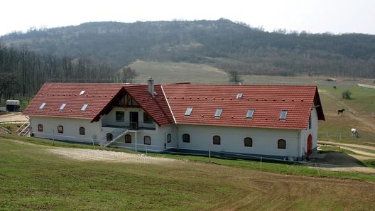 Prosper Lovasklub Panzió Piliscsév (1)