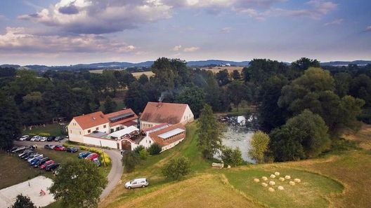 Strnadovský mlýn Jesenice (1)