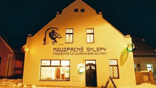 Penzion restaurace Novopacké sklepy Nová Paka (1)