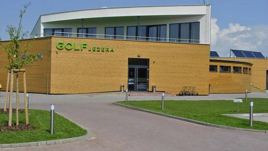 Golf resort Jezera Ostrožská Nová Ves (1)