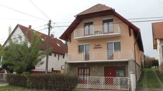 Lenke Apartmanház Balatonlelle (1)