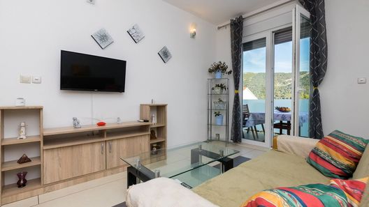 Apartmanok és Szobák Parkolóhellyel Grebastica, Sibenik - 17831 Grebaštica (1)