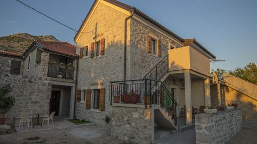 Apartments PUNTA-in the stone house Starigrad Paklenica (1)