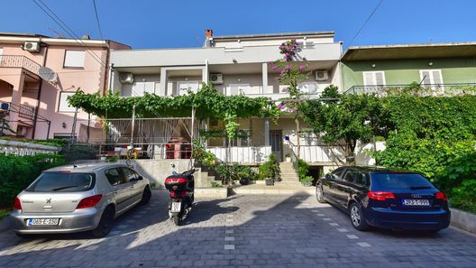 Apartments Bernarda Makarska (1)