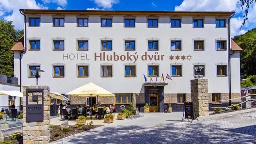 Hotel Hluboký dvůr Hlubočky (1)
