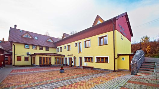 Wellness penzion EVA + Apartmány Pod Čerťákem Dolní Moravice (1)