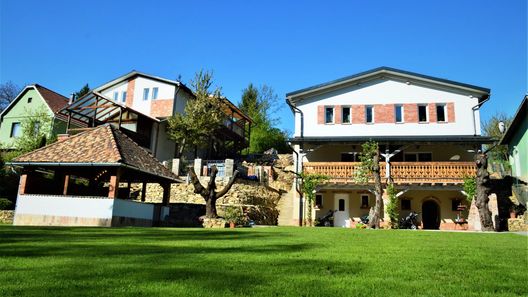 Terrace Apartments Eger (1)