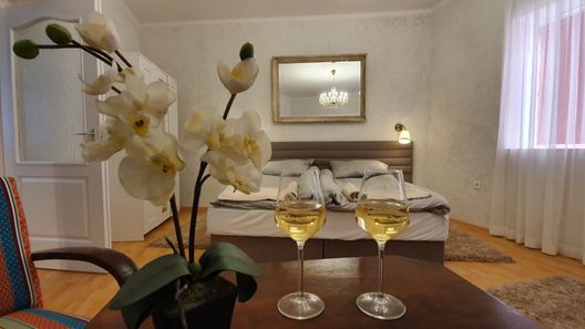 Corte Apartman Pápa (1)