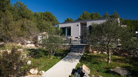 Holiday Home Olive Eden Milna (1)