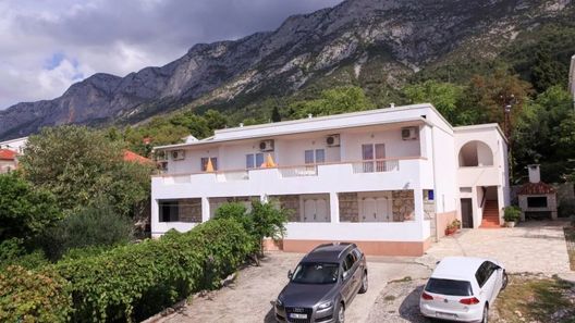 Apartments Duki Gradac (1)