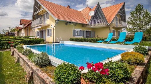 Familia 1 Apartman Balatonmáriafürdő (1)