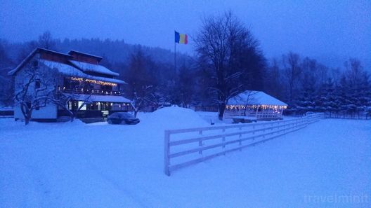 Cabana La noi în Bucovina Vama (1)