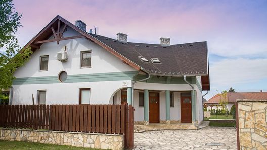 Kornél Apartman Balatonmáriafürdő (1)