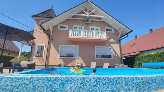 Gréta Apartman Balatonlelle (1)