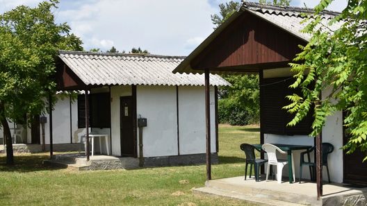 Autóskemping Tőserdő Lakitelek (1)