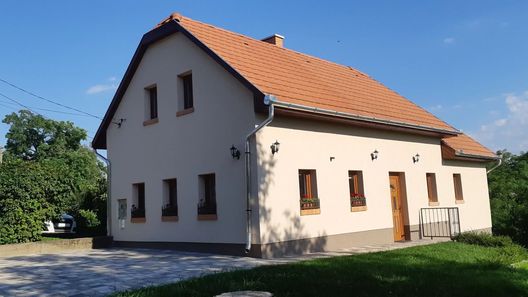 Natura Apartman Eger (1)