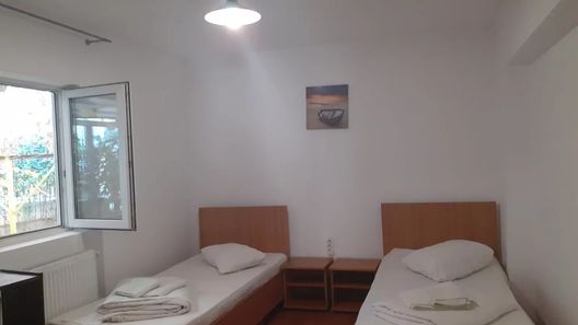 Hostel Central Otopeni (1)