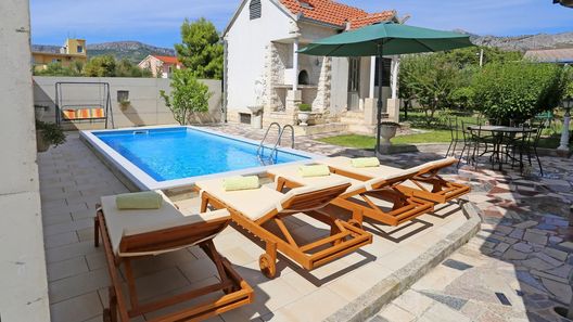 Apartment Ana with private pool Solin (1)