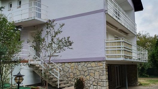 Lila Apartman Csopak (1)