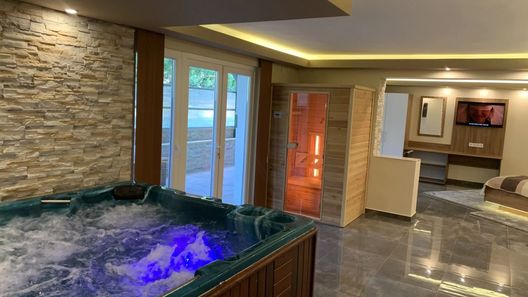 The Jakuzzi Room Apartman Miskolctapolca (1)