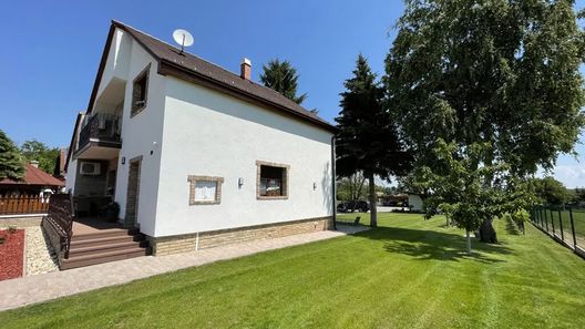 Kukorica Csárda Apartman Balatonújlak (1)