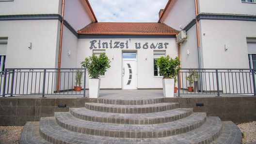 Kinizsi Udvar Apartmanok Balatonboglár (1)