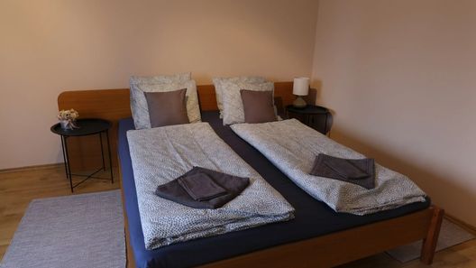 Kajári Apartmanház Balatonfőkajár (1)