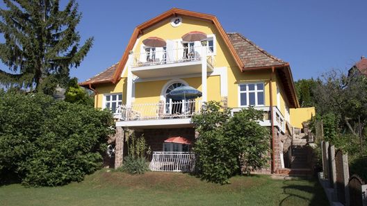 Gyöngyöm Apartman Balatonalmádi (1)