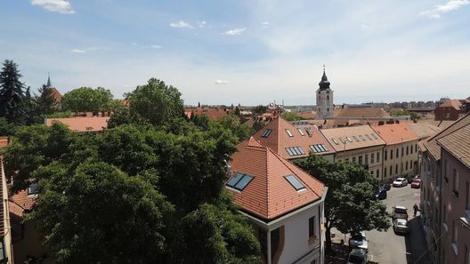 Alkotmány Corner Pécs (1)