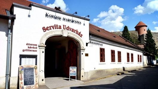 Servita Udvarház Eger (1)