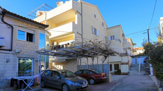 Apartmanok Parkolóhellyel Split - 19039 (1)