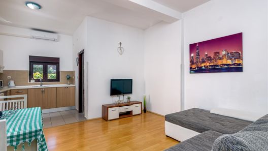 Apartmanok Parkolóhellyel Fazana - 18639 Fažana (1)