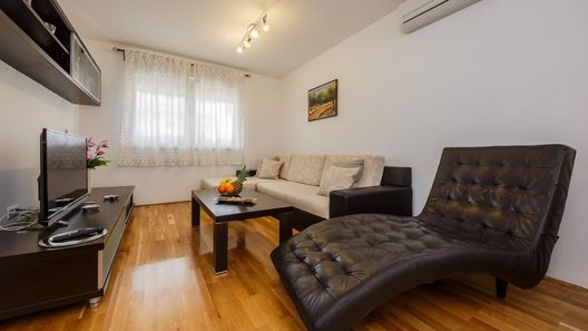 Apartmanok Parkolóhellyel Kastel Stari, Kastela - 18812 Kaštel Stari (1)